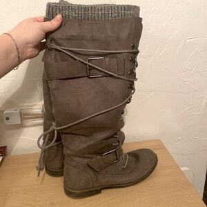 Women’s Size 7 Combat Boots